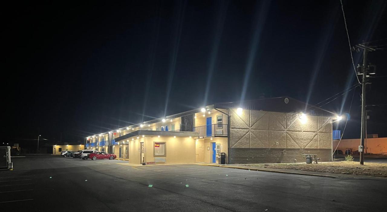 Super 8 By Wyndham Paducah I-24 Exit 4 Hotel Bagian luar foto