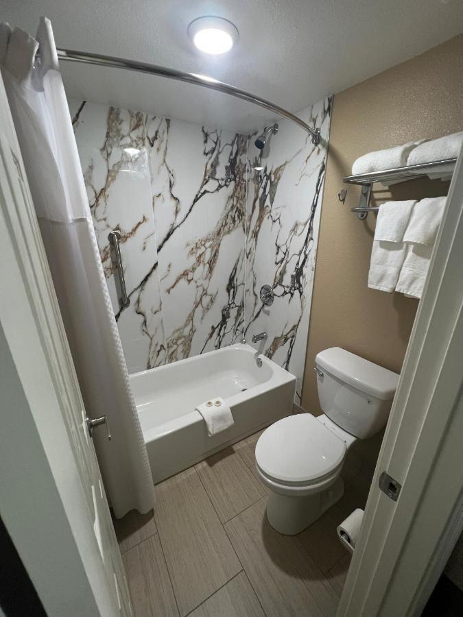 Super 8 By Wyndham Paducah I-24 Exit 4 Hotel Bagian luar foto