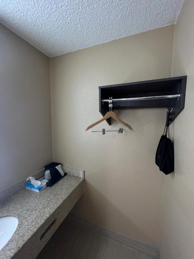 Super 8 By Wyndham Paducah I-24 Exit 4 Hotel Bagian luar foto