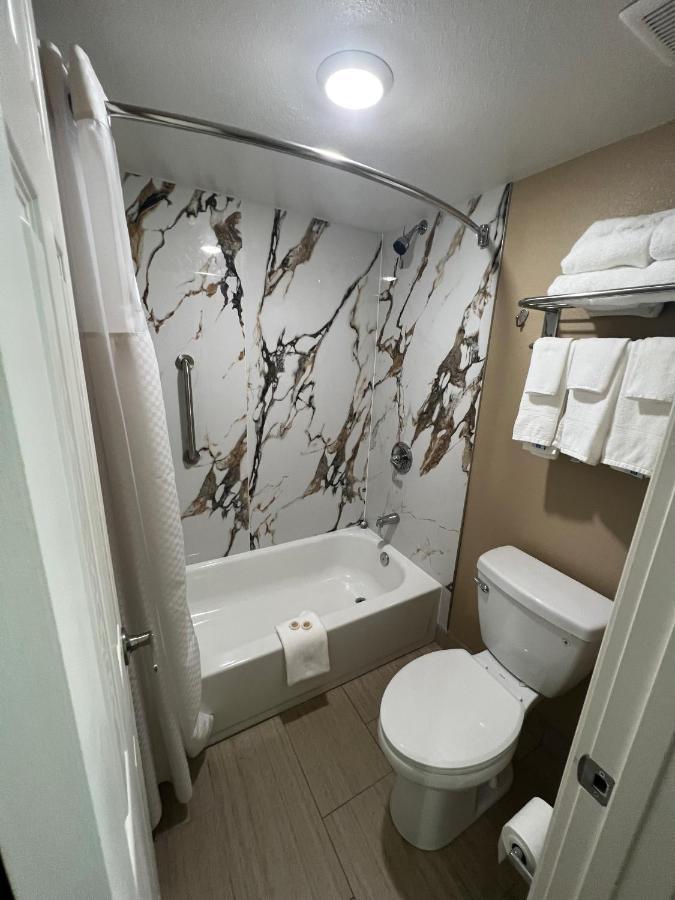 Super 8 By Wyndham Paducah I-24 Exit 4 Hotel Bagian luar foto