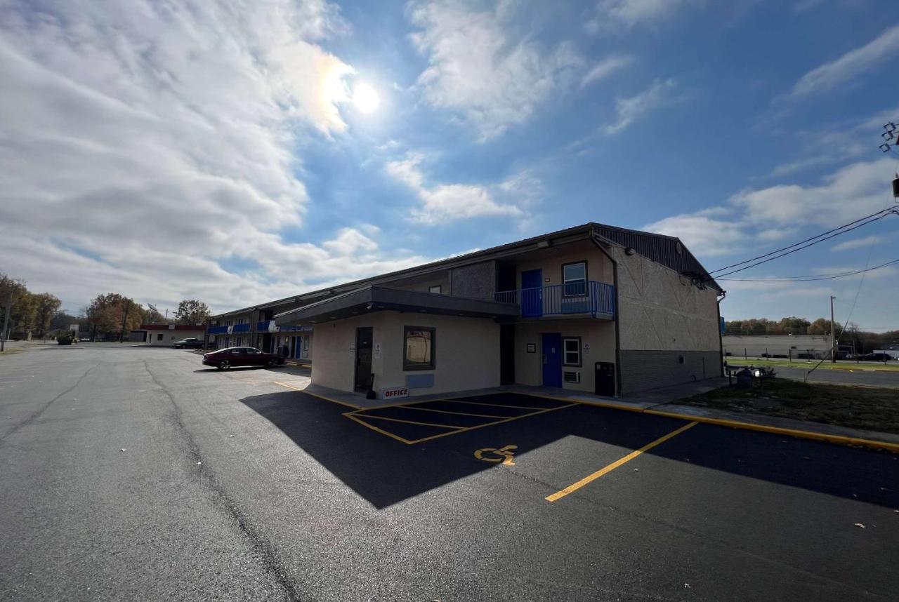 Super 8 By Wyndham Paducah I-24 Exit 4 Hotel Bagian luar foto