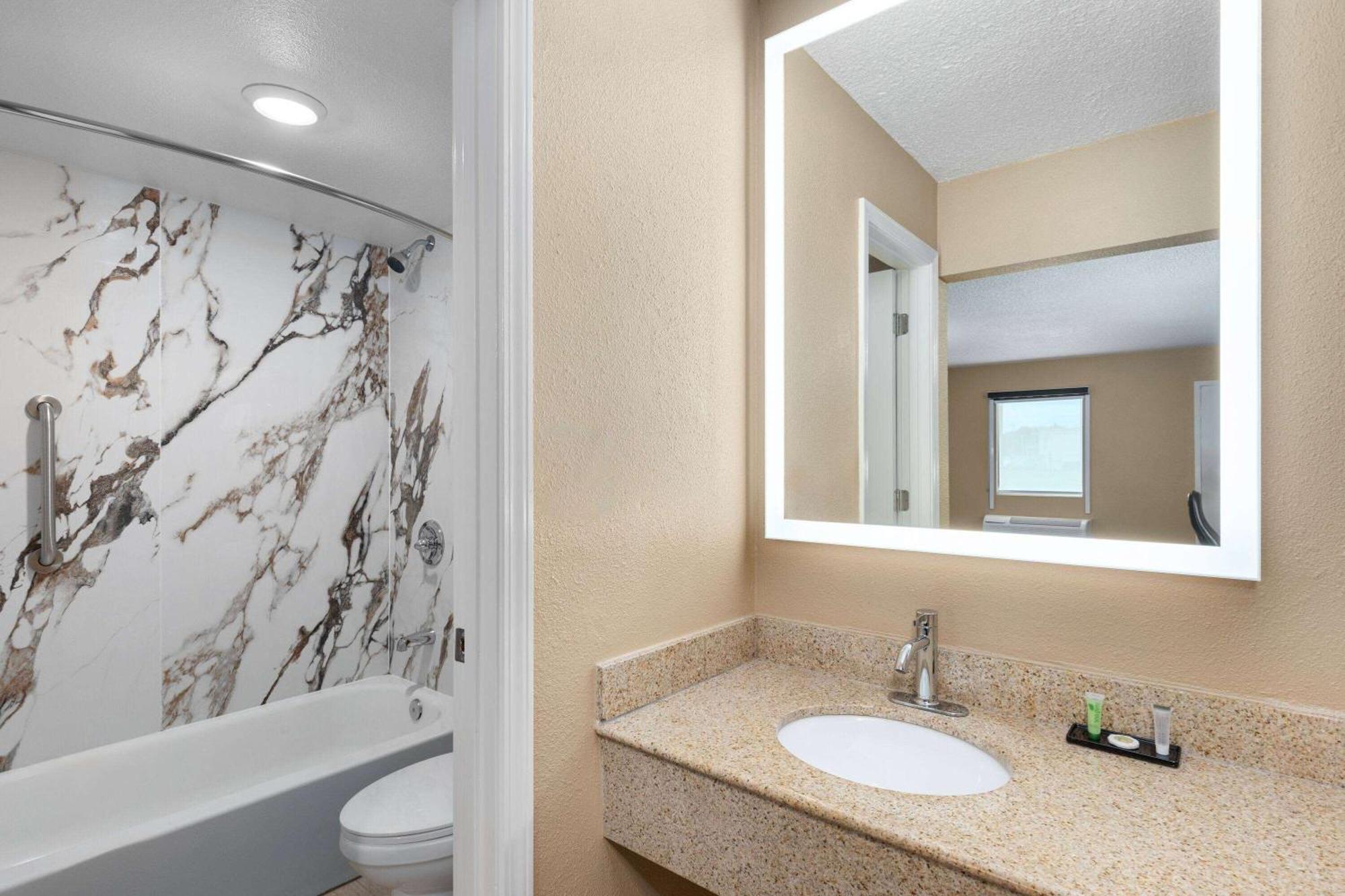 Super 8 By Wyndham Paducah I-24 Exit 4 Hotel Bagian luar foto
